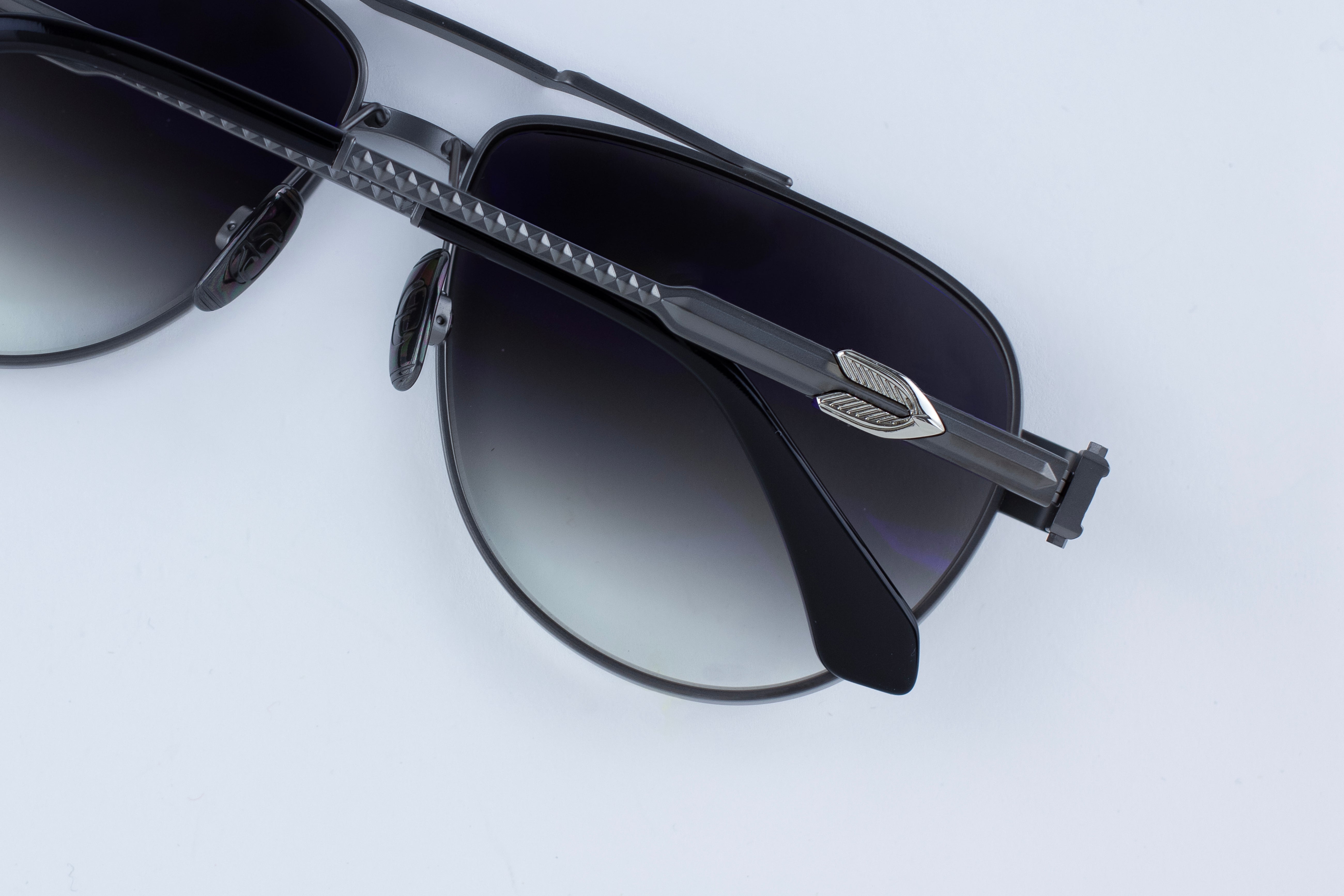 BUZZ - BLACK GRADIENT