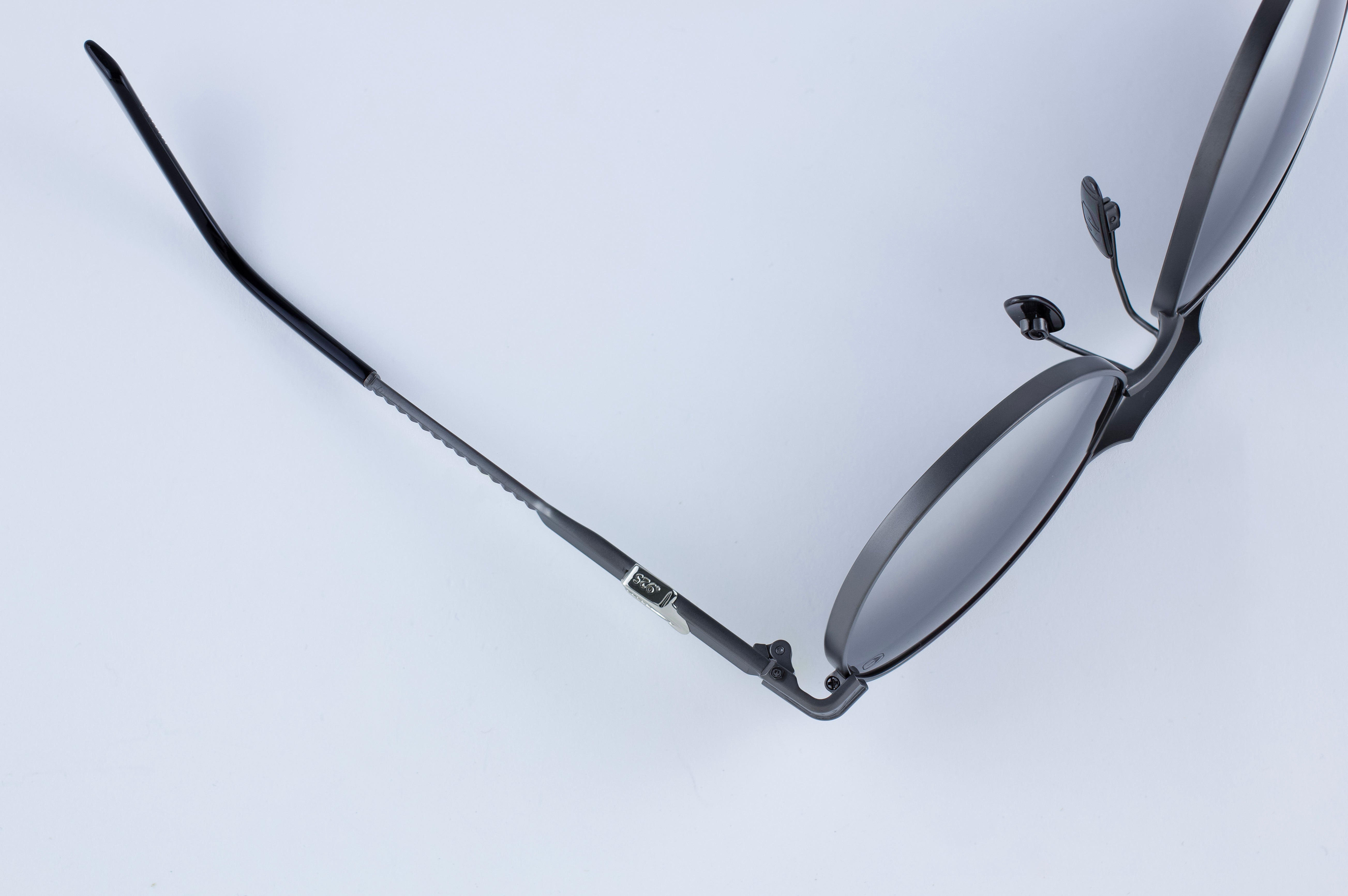 BUZZ - BLACK GRADIENT