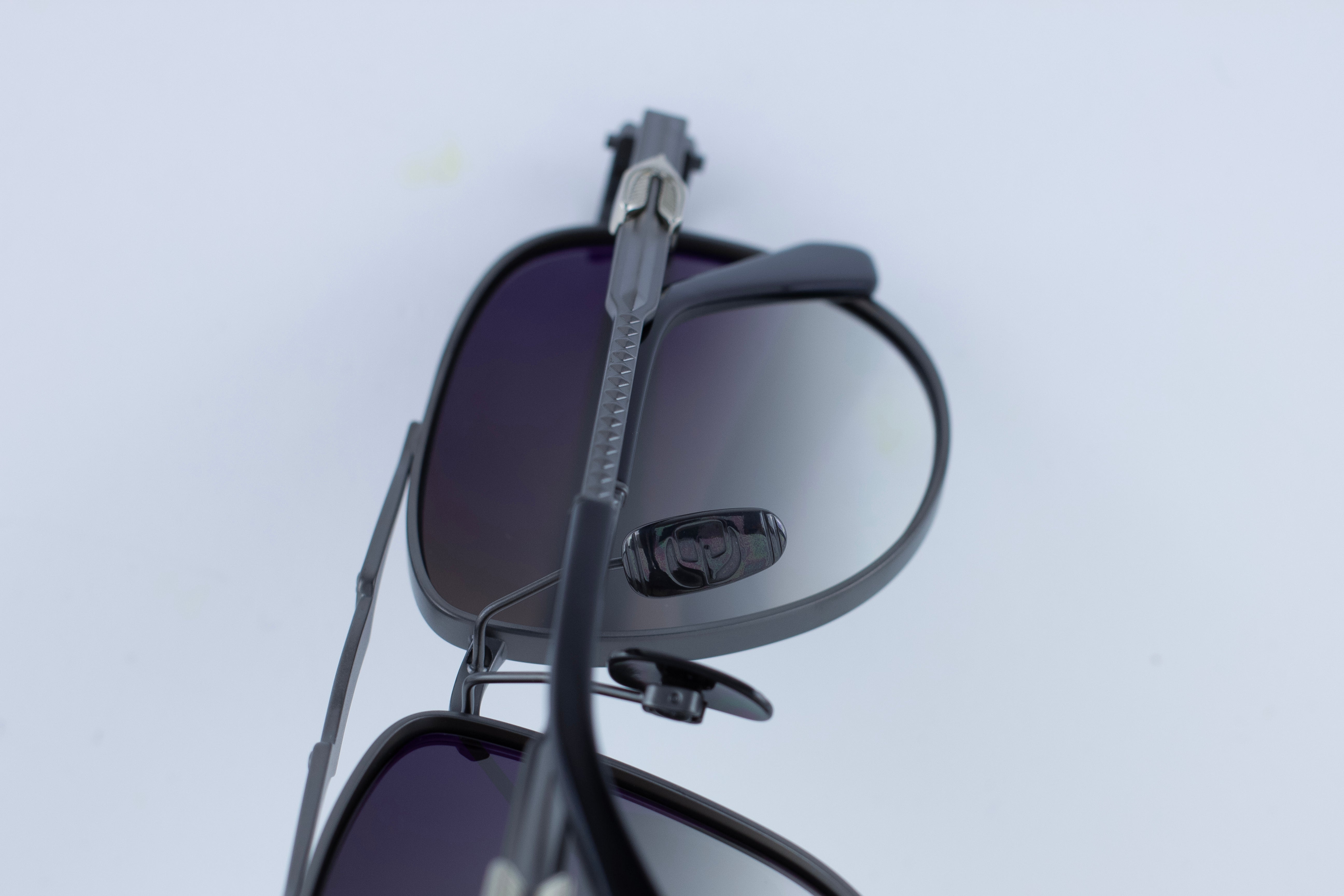 BUZZ - BLACK GRADIENT