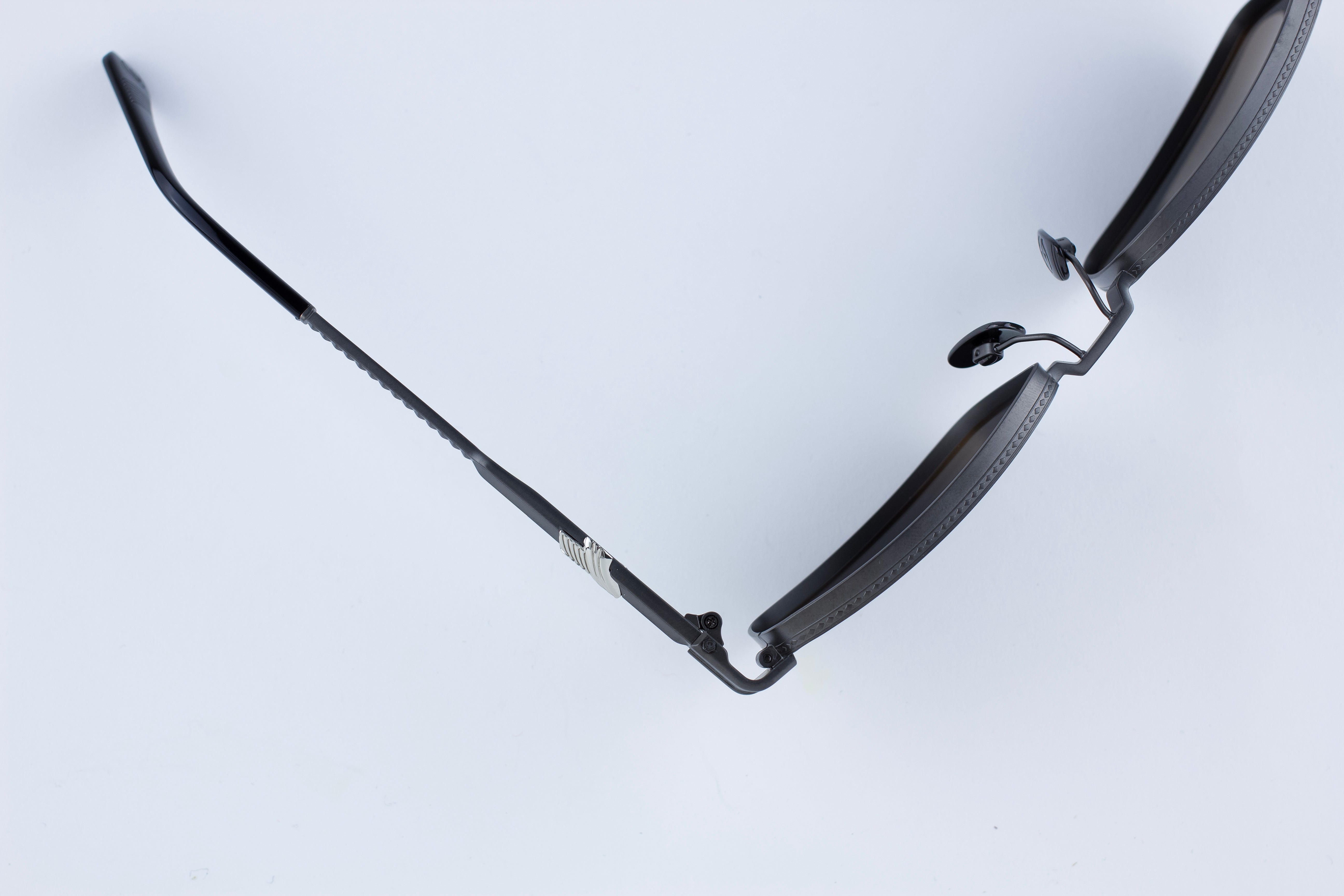 EAGLE - BLACK GRADIENT