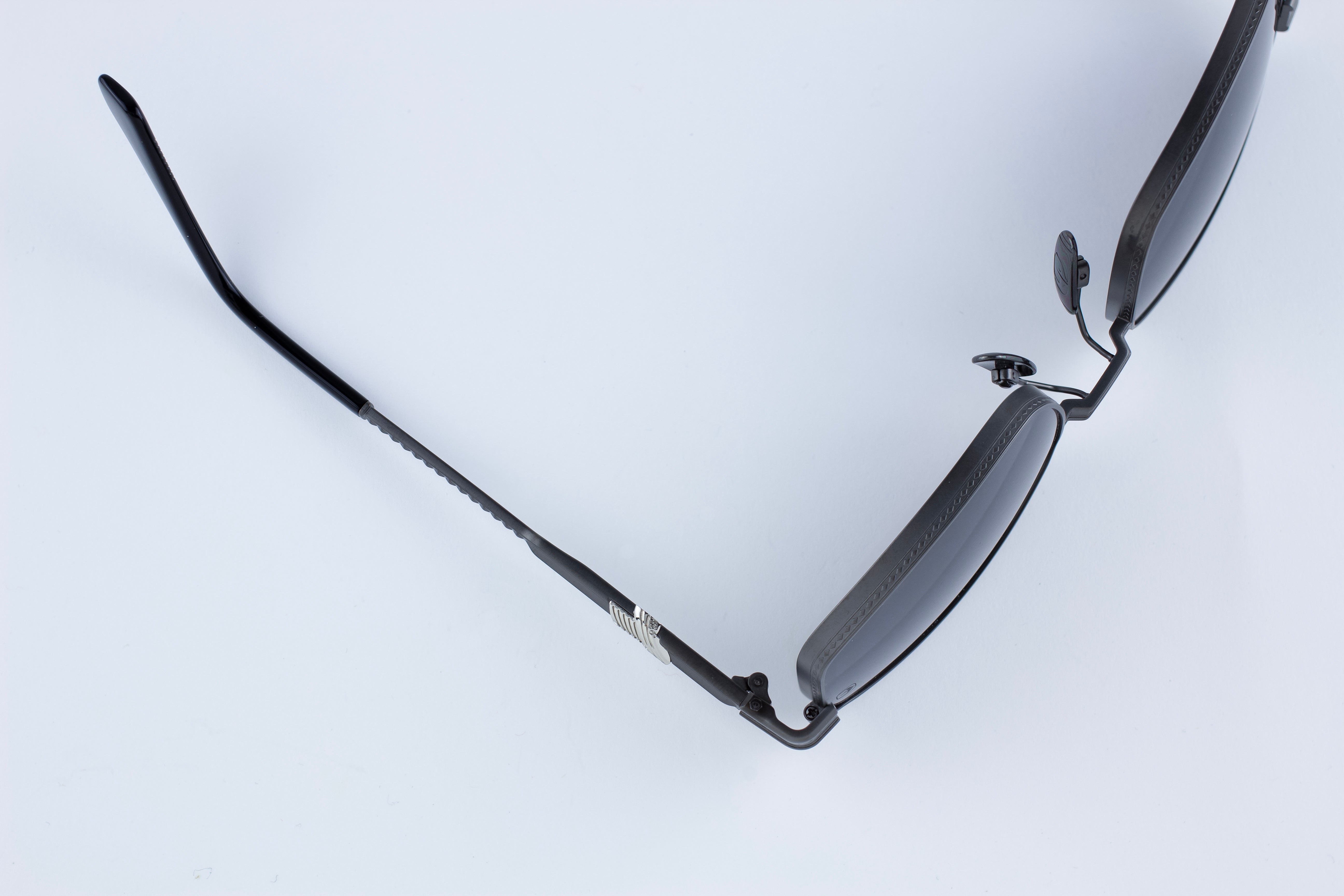 EAGLE - BLACK GRADIENT