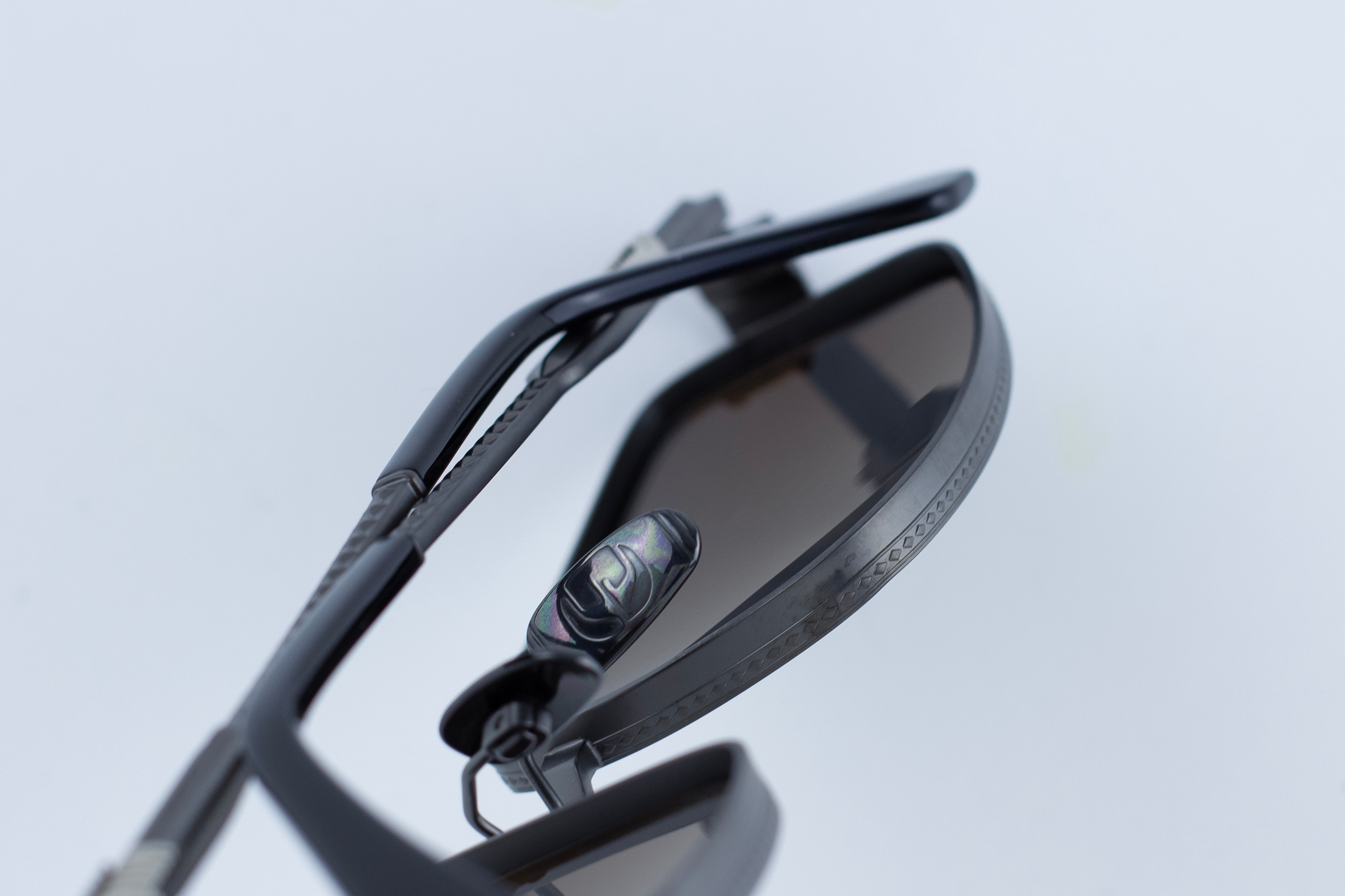 EAGLE - BLACK GRADIENT