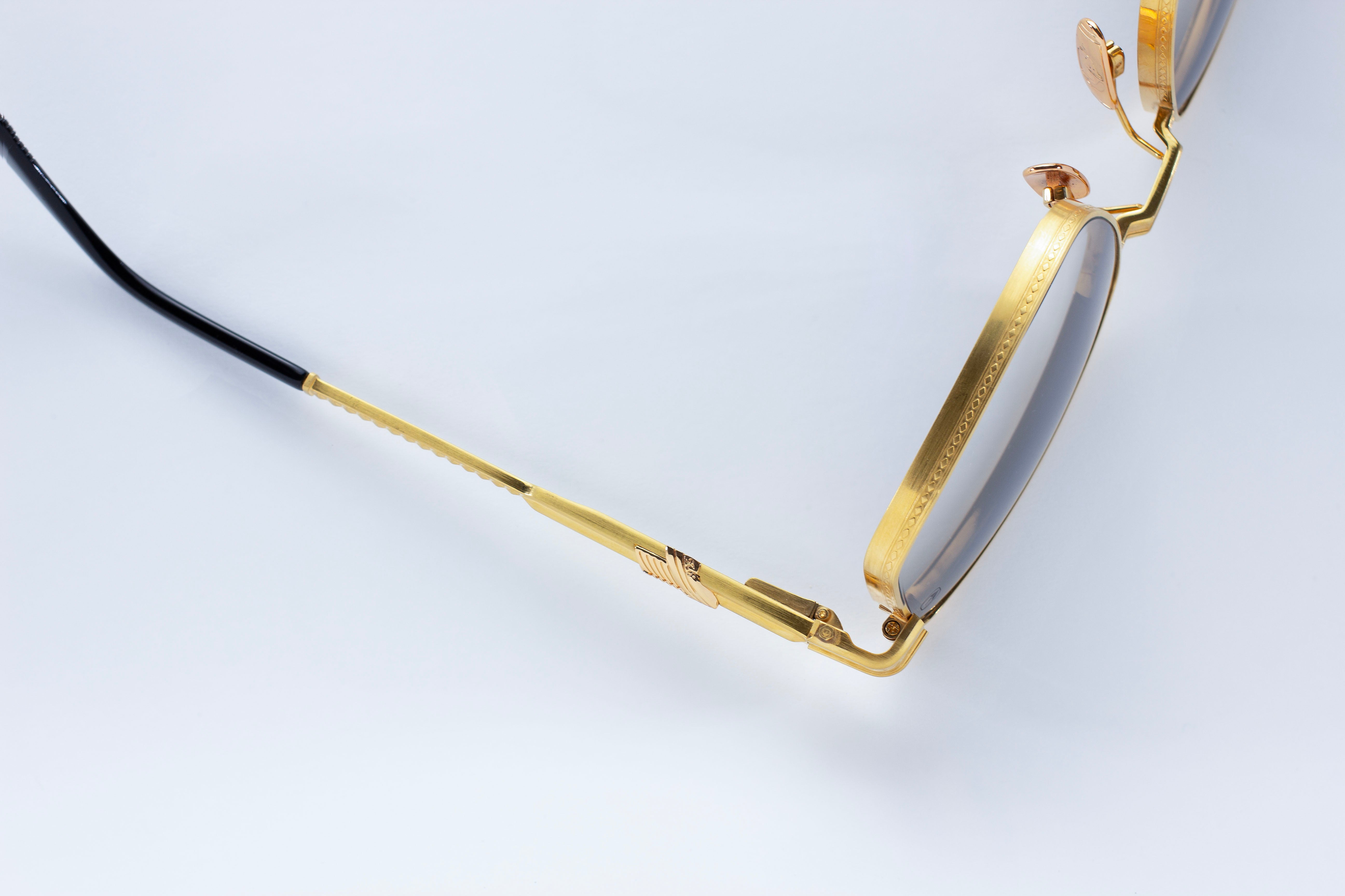 EAGLE - LUSTER GOLD